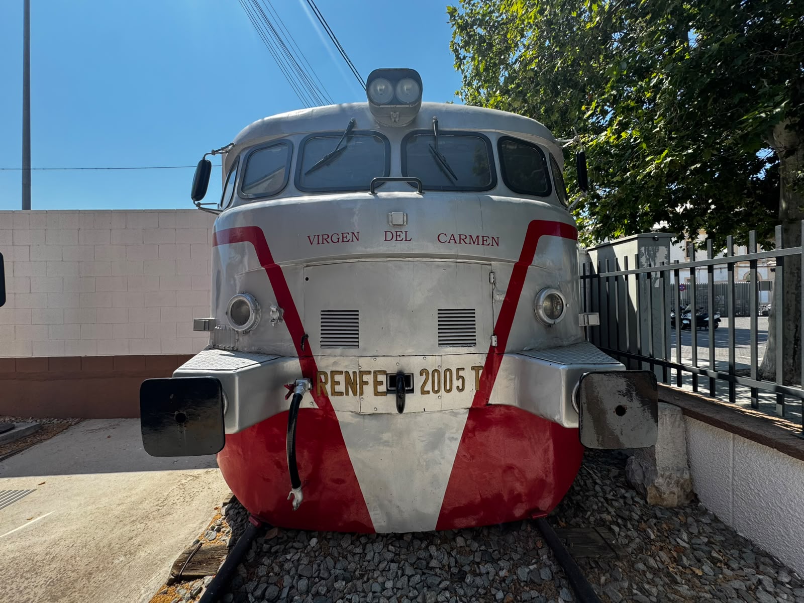 Locomotora 352-005. Cabina seccionada del Talgo III (�Virgen del Carmen�)